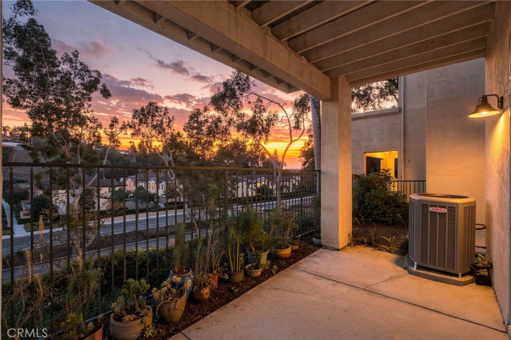459 S San Vicente