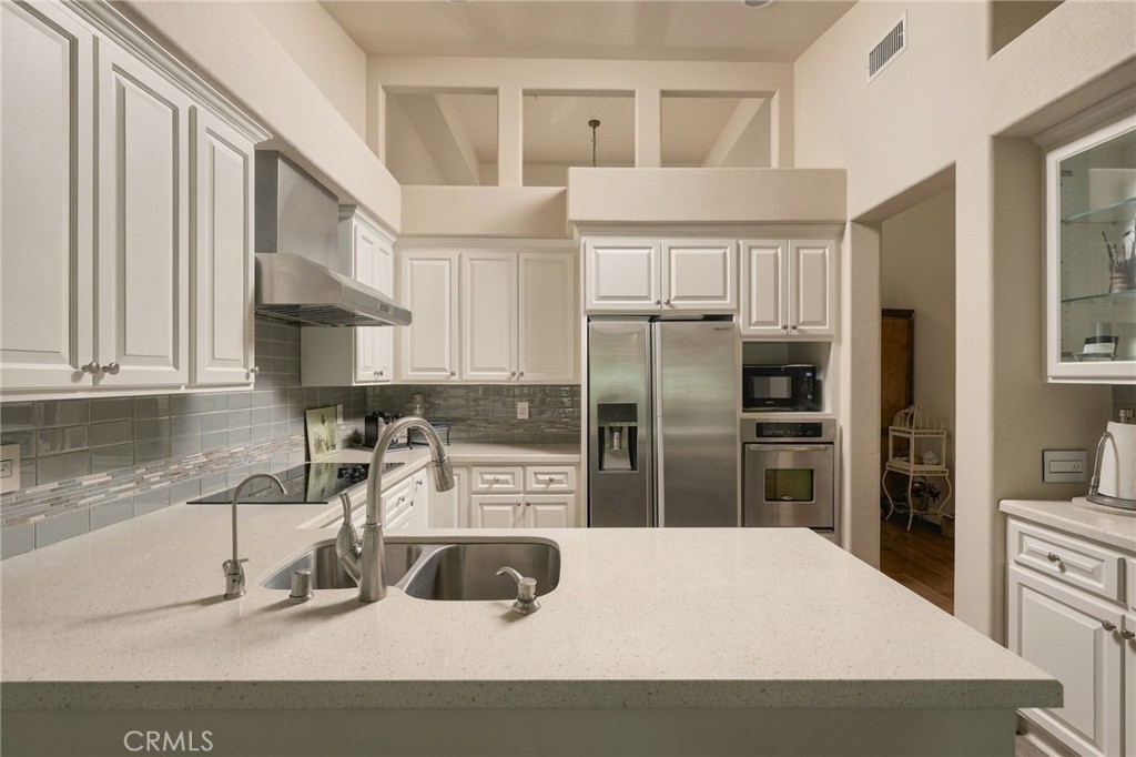 459 S San Vicente
