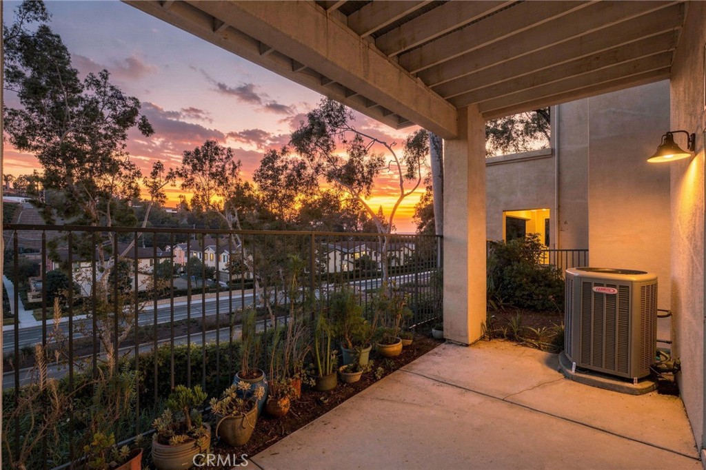 459 S San Vicente
