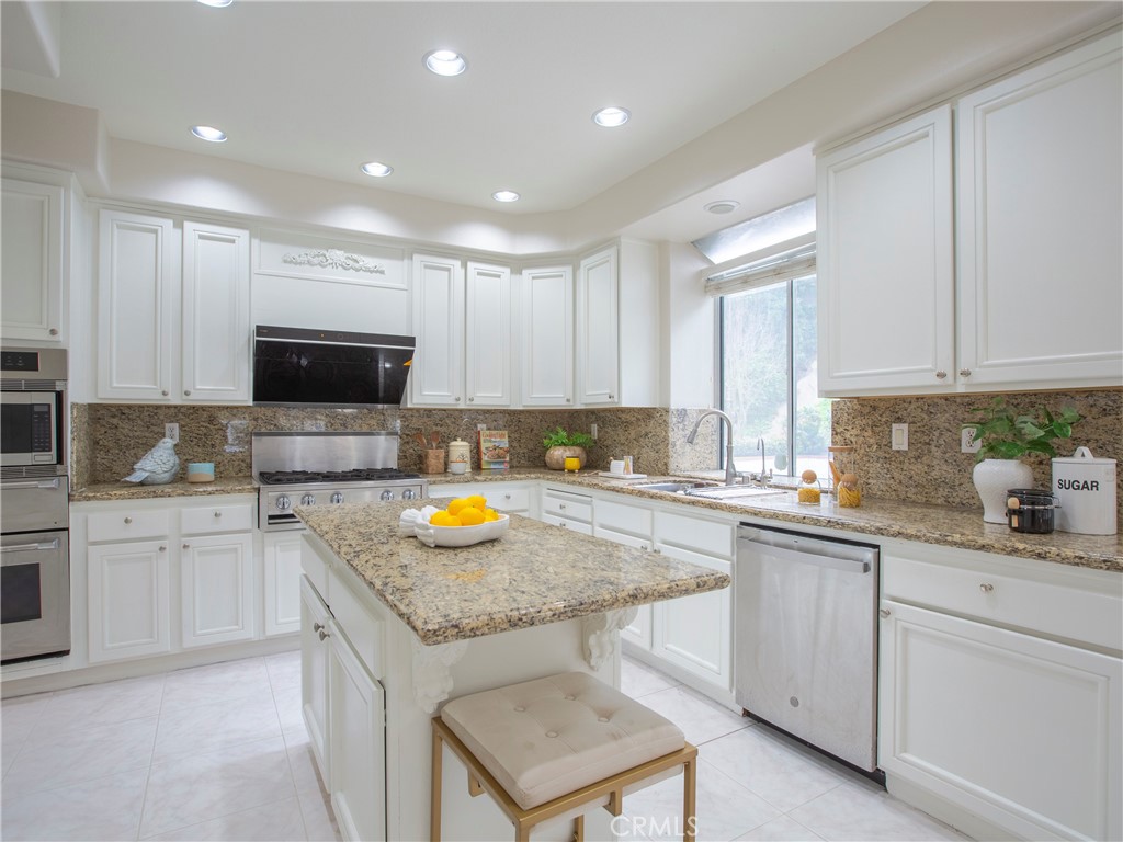 19952 East Country Hollow Drive