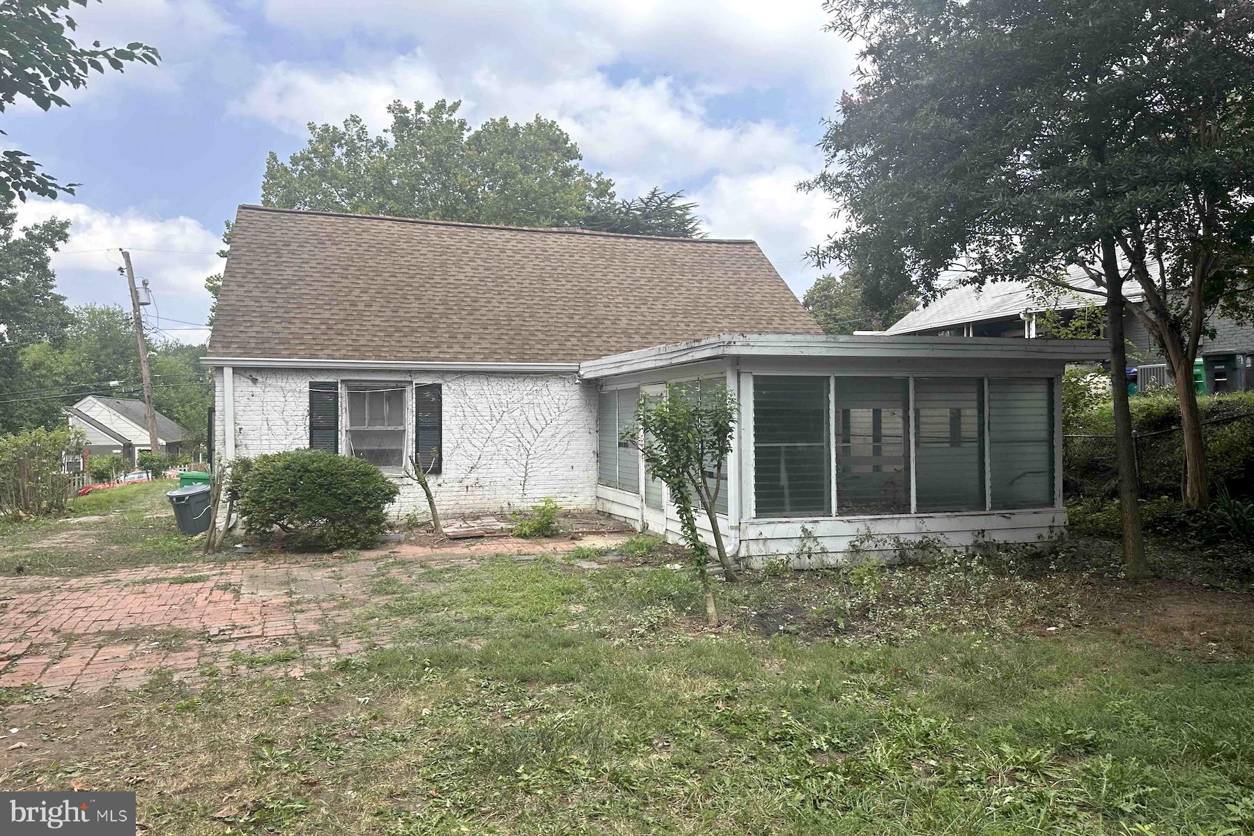 6923 STANDISH DRIVE