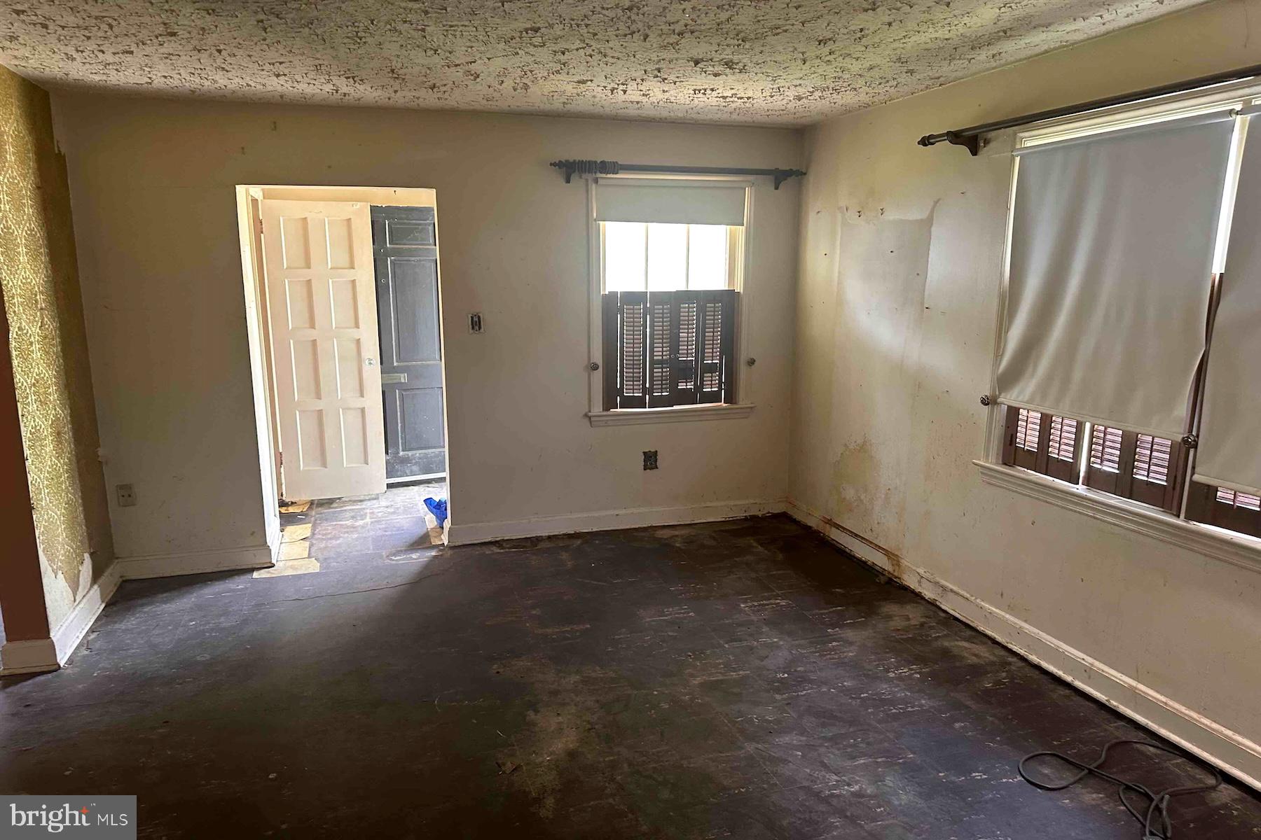 6923 STANDISH DRIVE