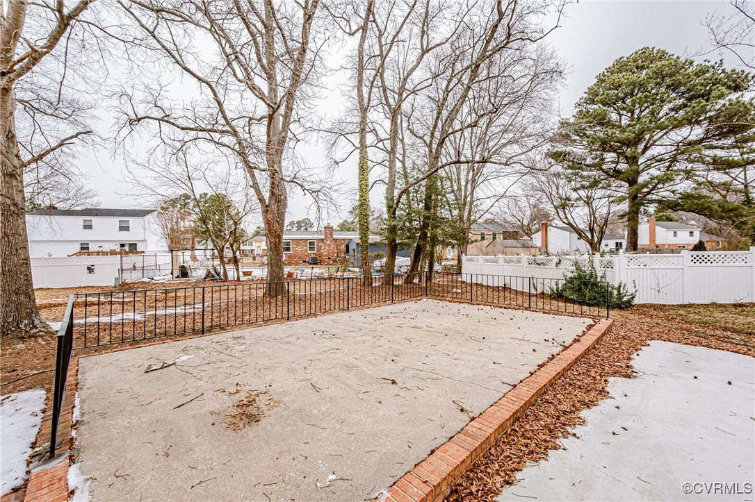 1908 Benham Ct