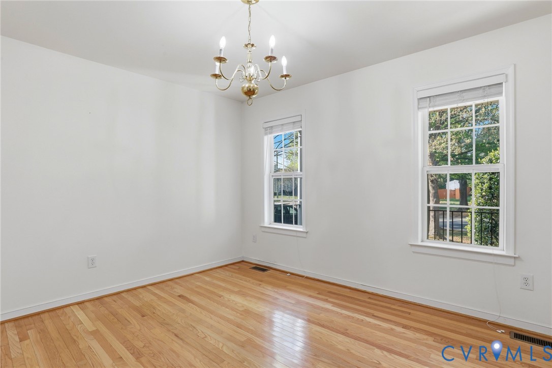 6902 Dartmouth Ave