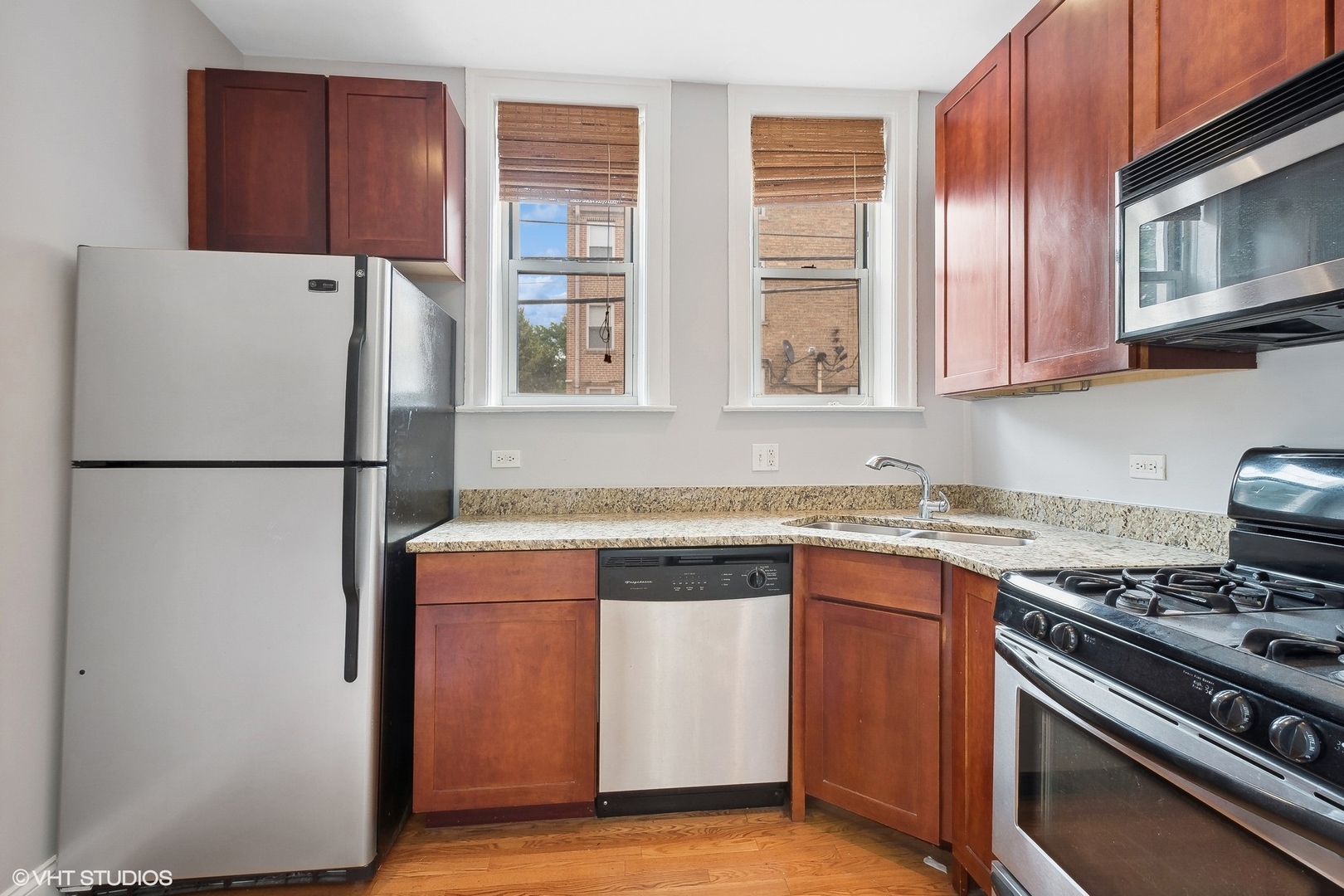 6137 N Hoyne Avenue Unit: 1