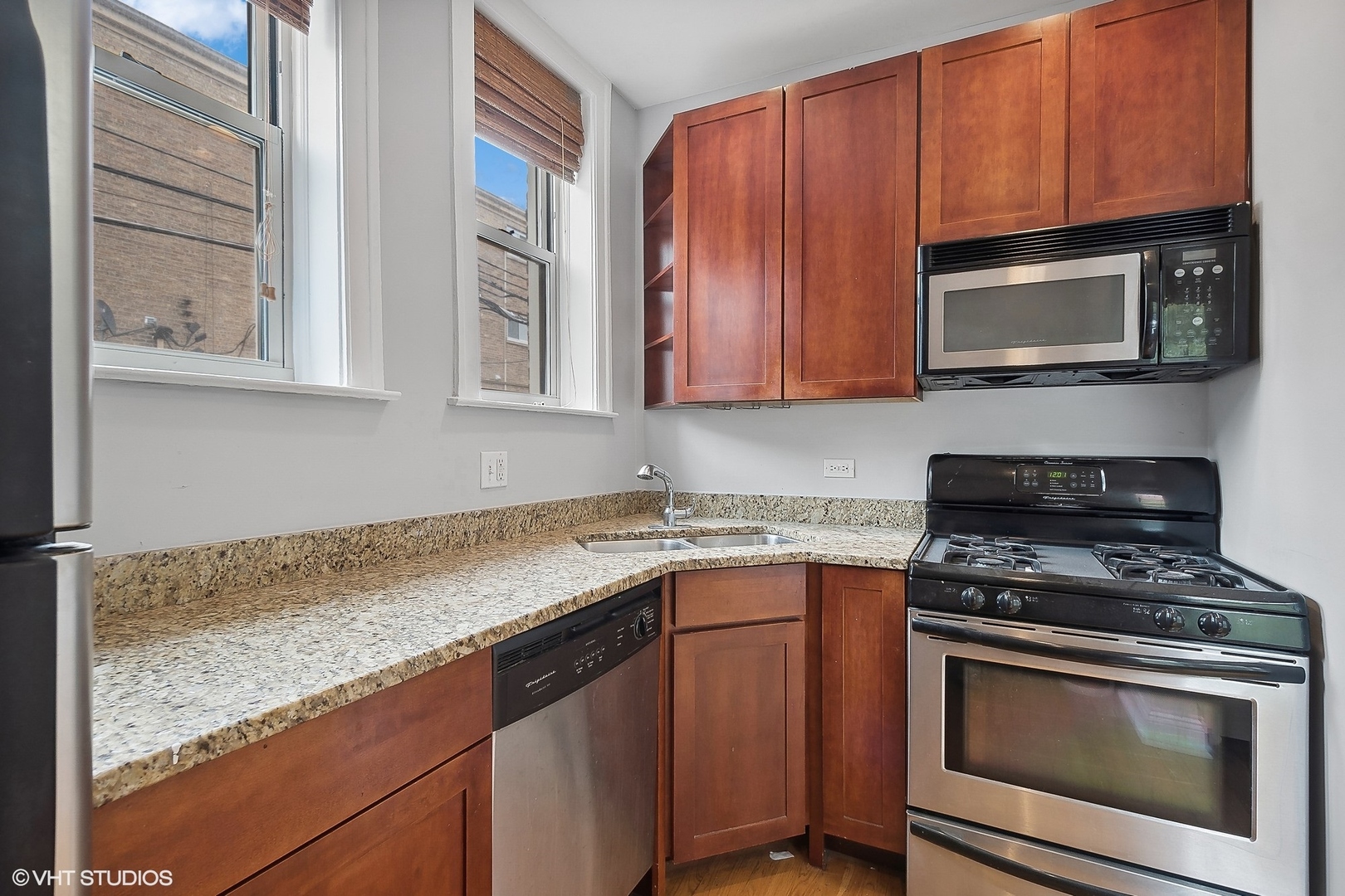 6137 N Hoyne Avenue Unit: 1