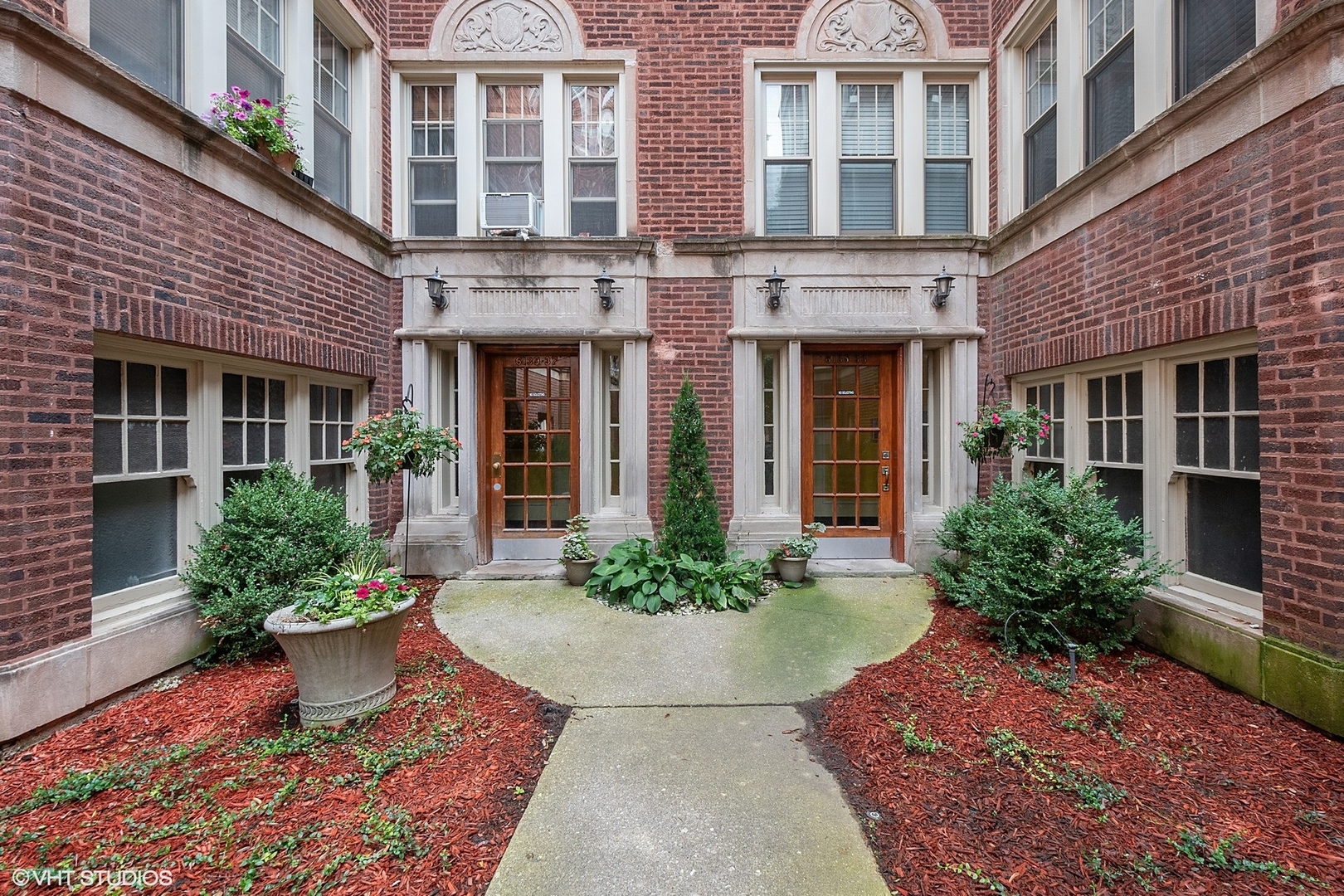 6137 N Hoyne Avenue Unit: 1