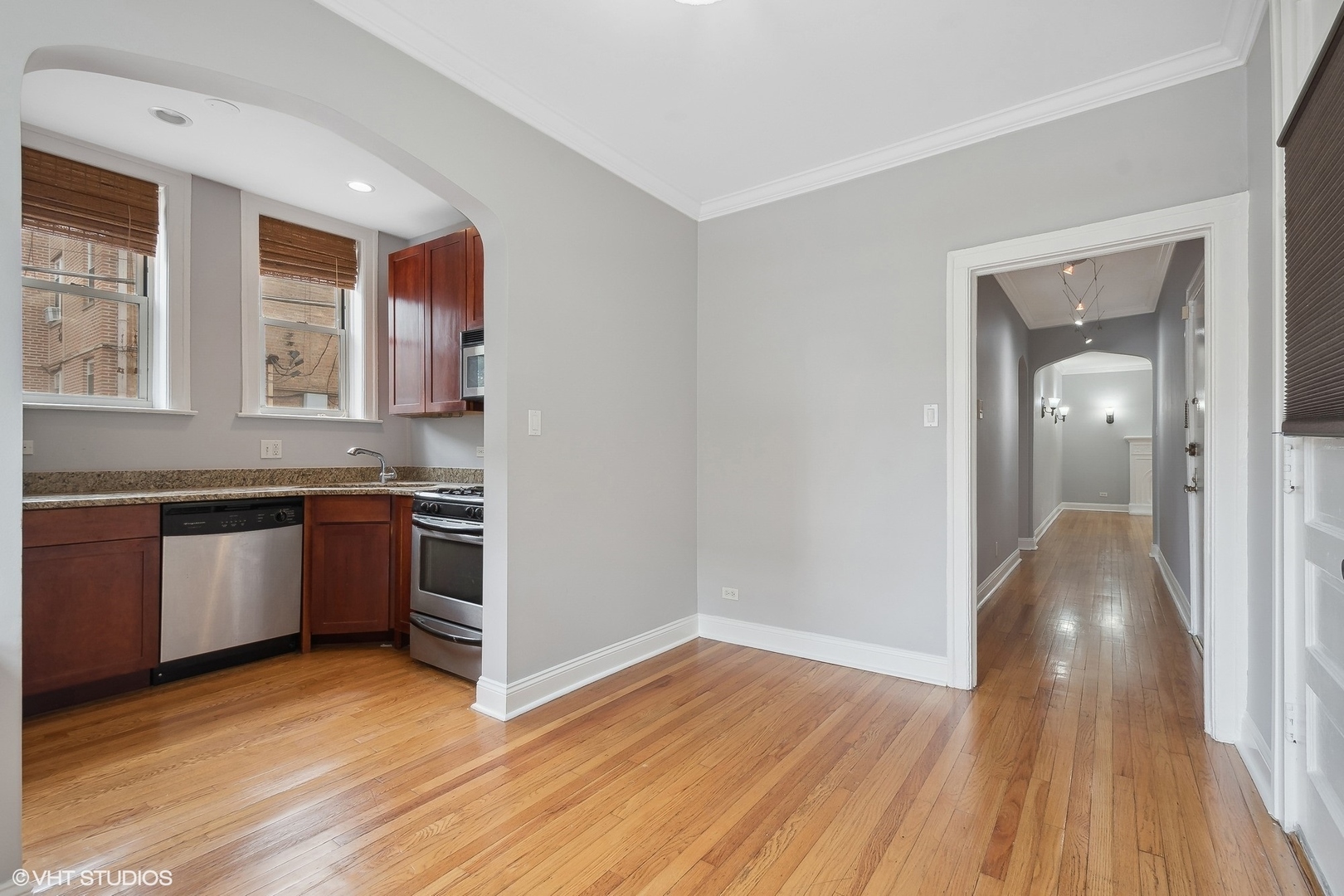 6137 N Hoyne Avenue Unit: 1