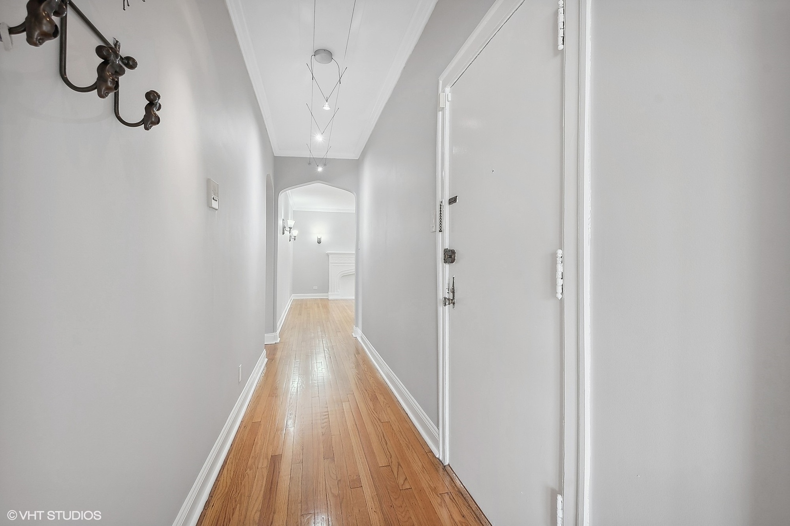 6137 N Hoyne Avenue Unit: 1
