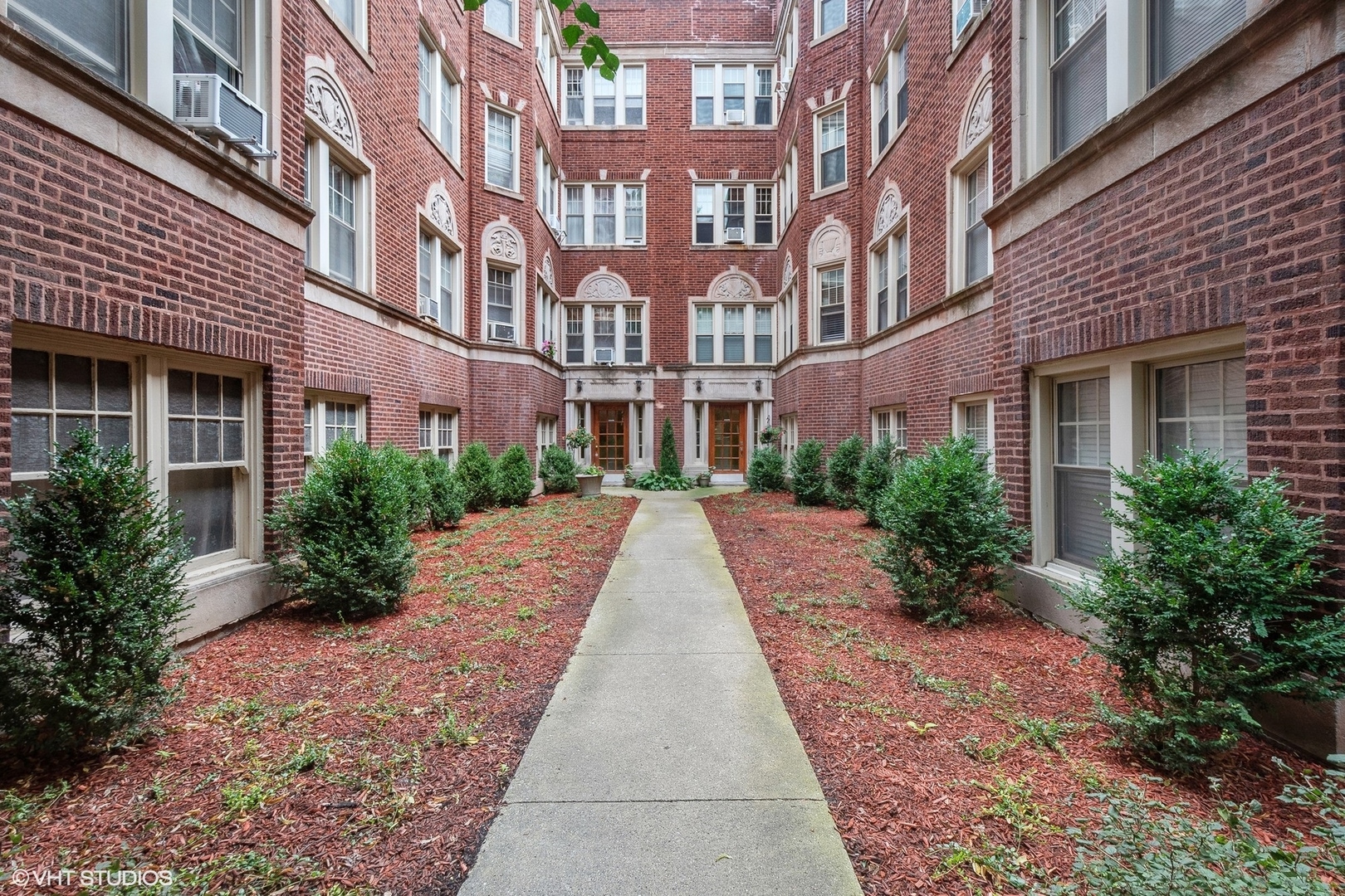 6137 N Hoyne Avenue Unit: 1