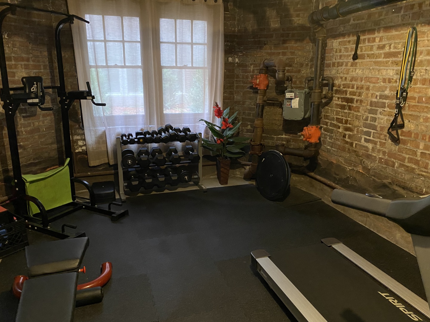 6137 N Hoyne Avenue Unit: 1