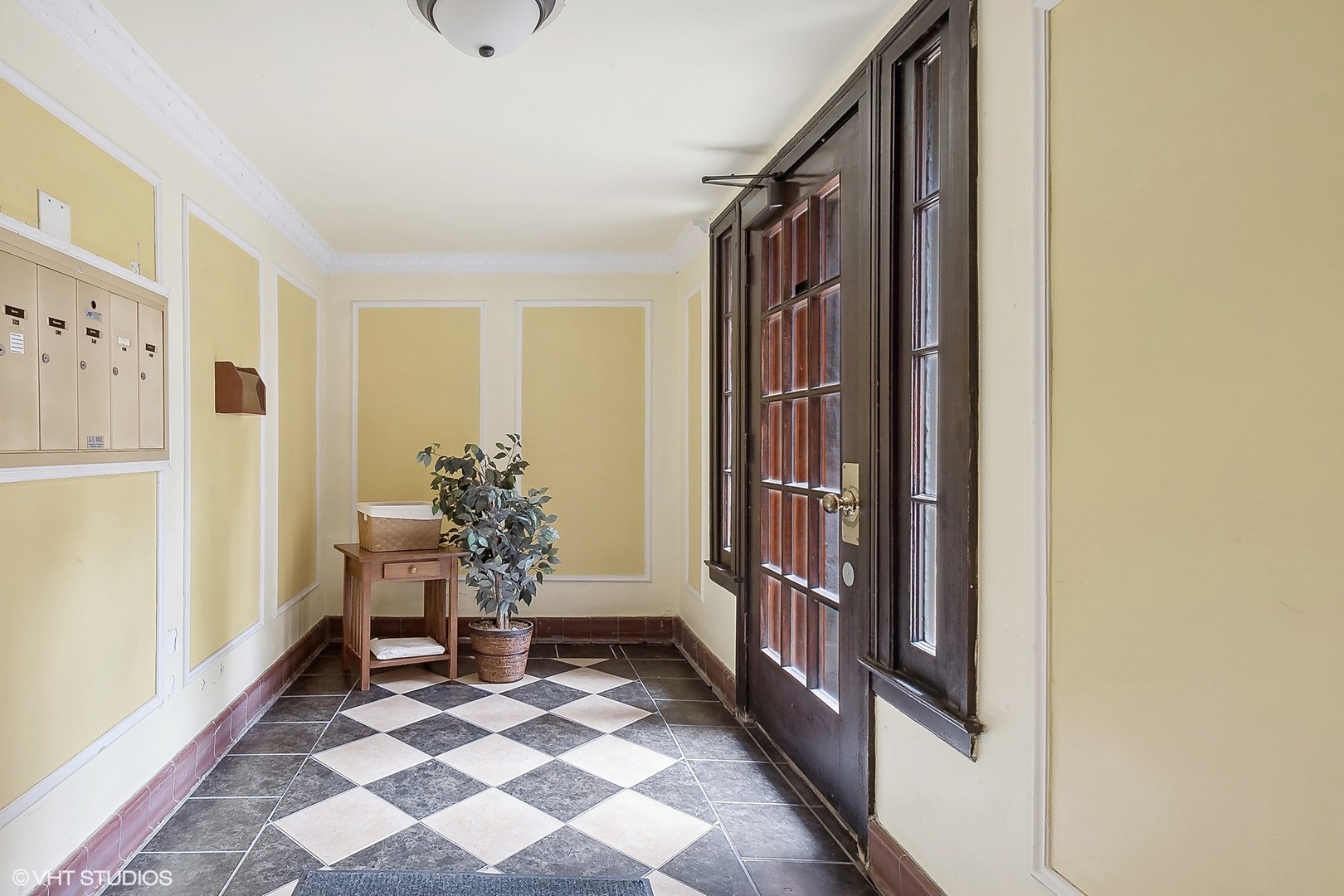 6137 N Hoyne Avenue Unit: 1