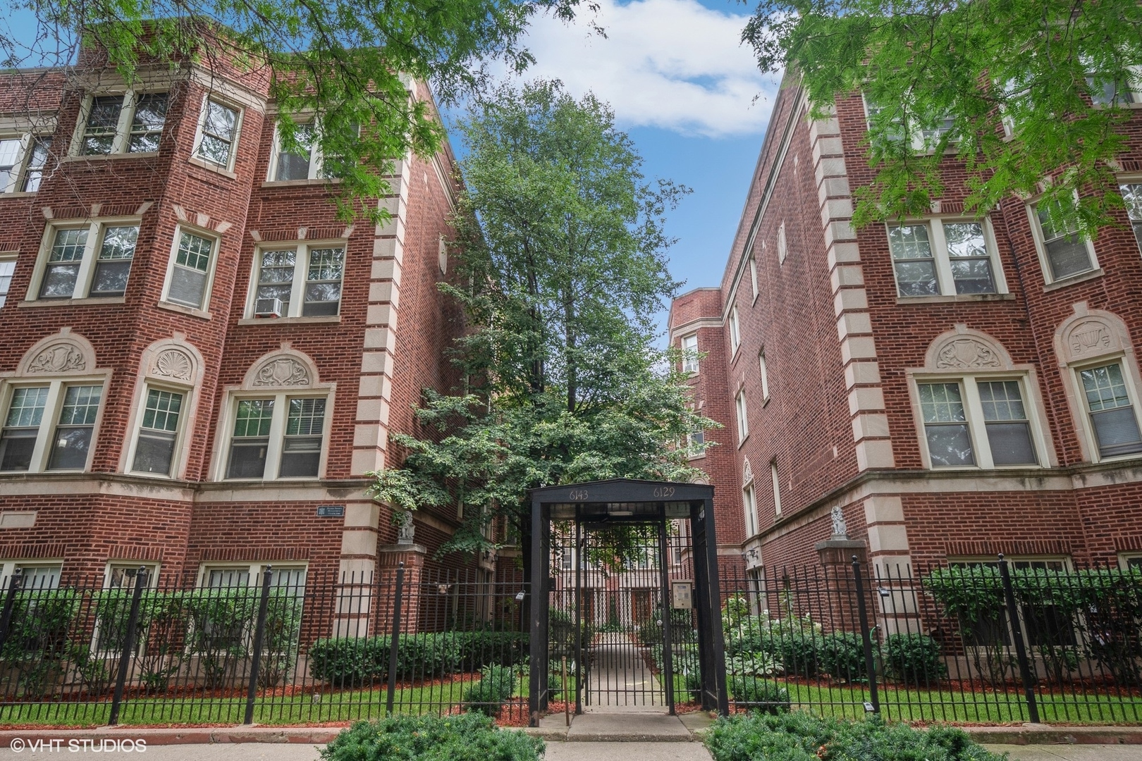 6137 N Hoyne Avenue Unit: 1