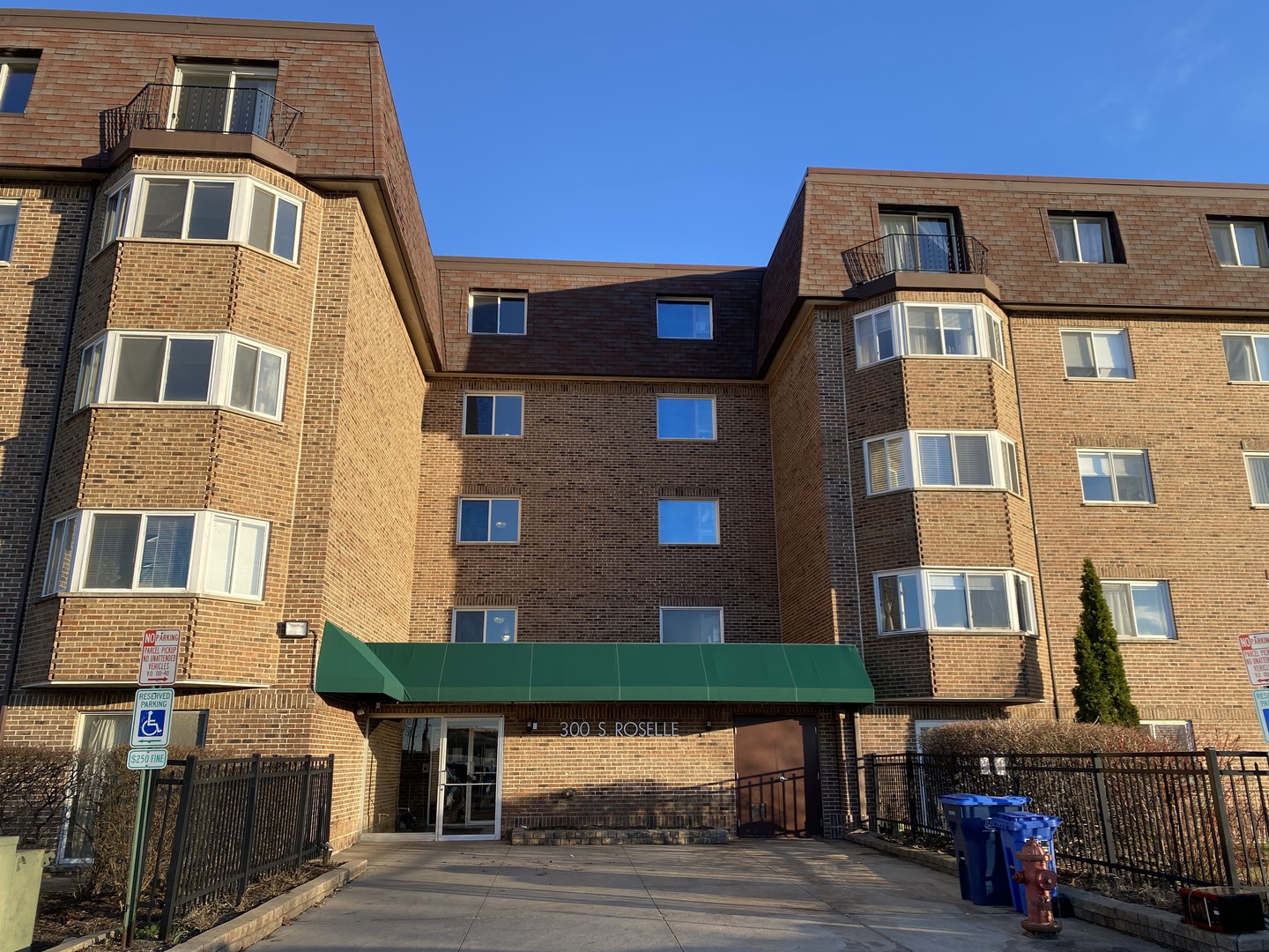 300 S Roselle Road Unit: 522