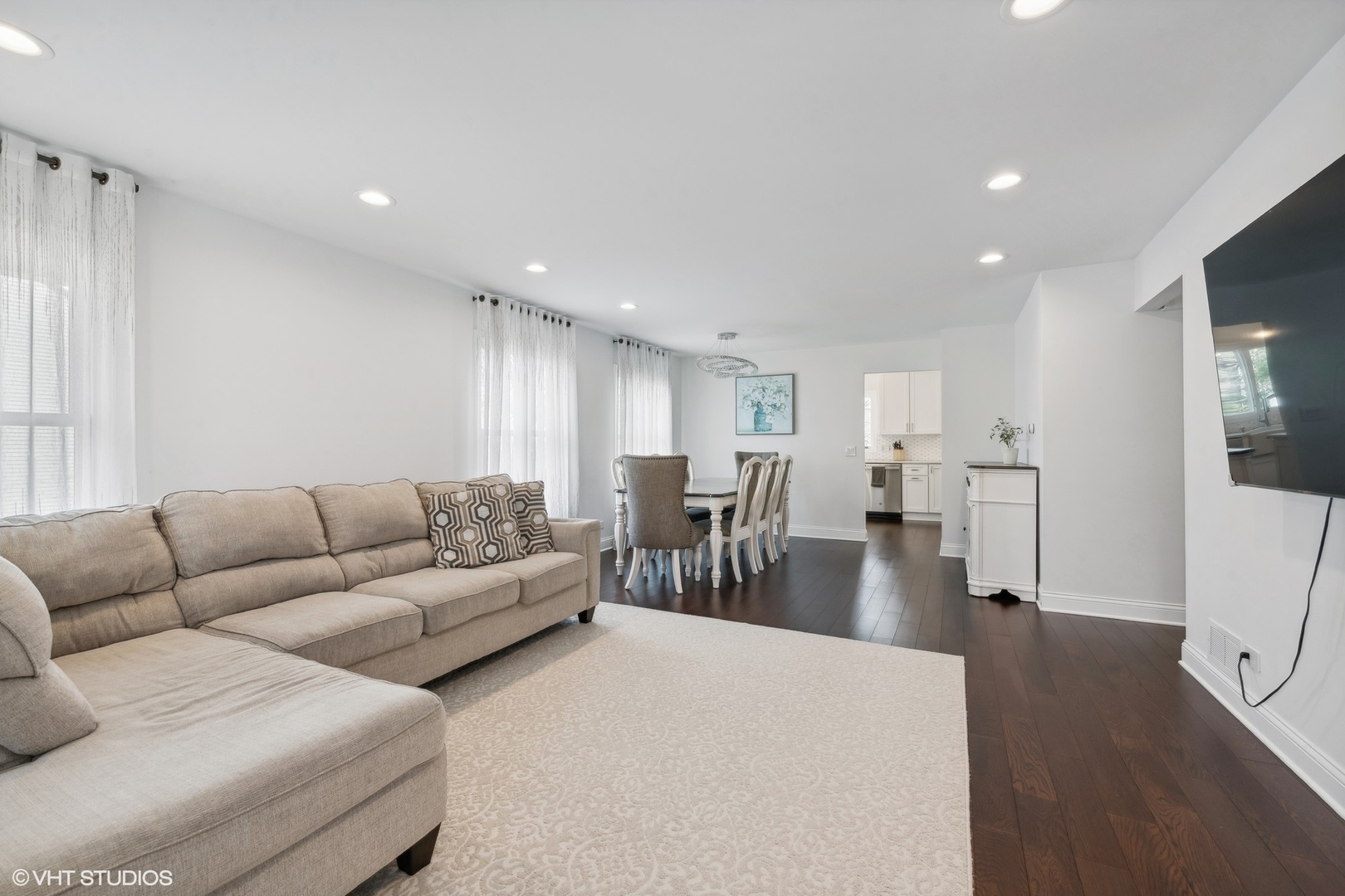 806 INTERLAKEN Drive
