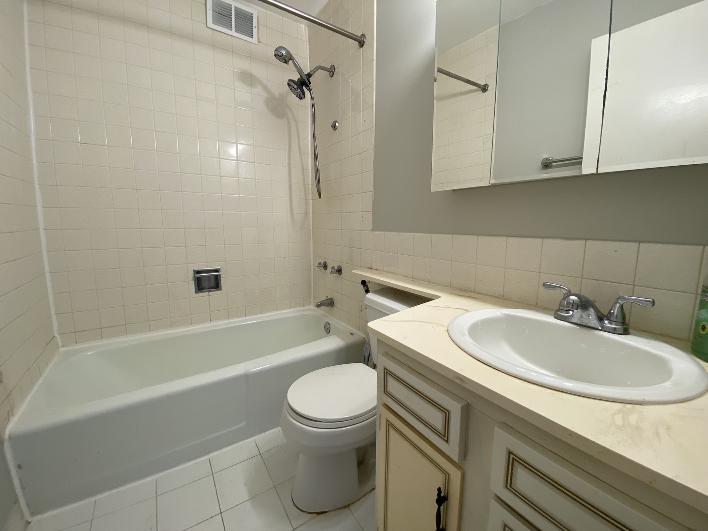 6171 N Sheridan Road Unit: 2207