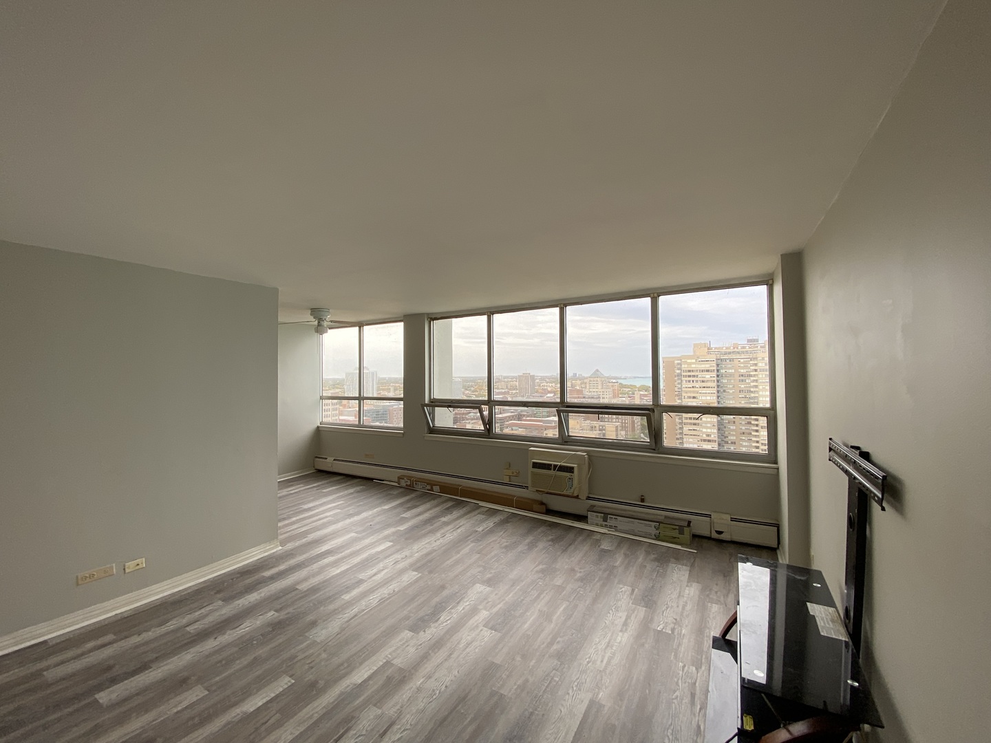 6171 N Sheridan Road Unit: 2207