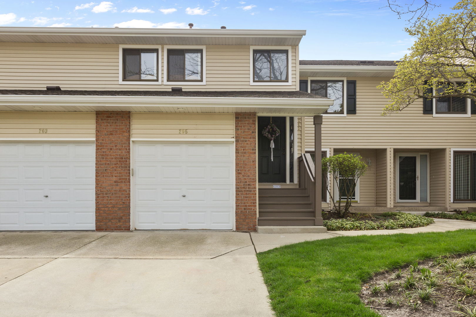 205 WINDING OAK Lane Unit: 205