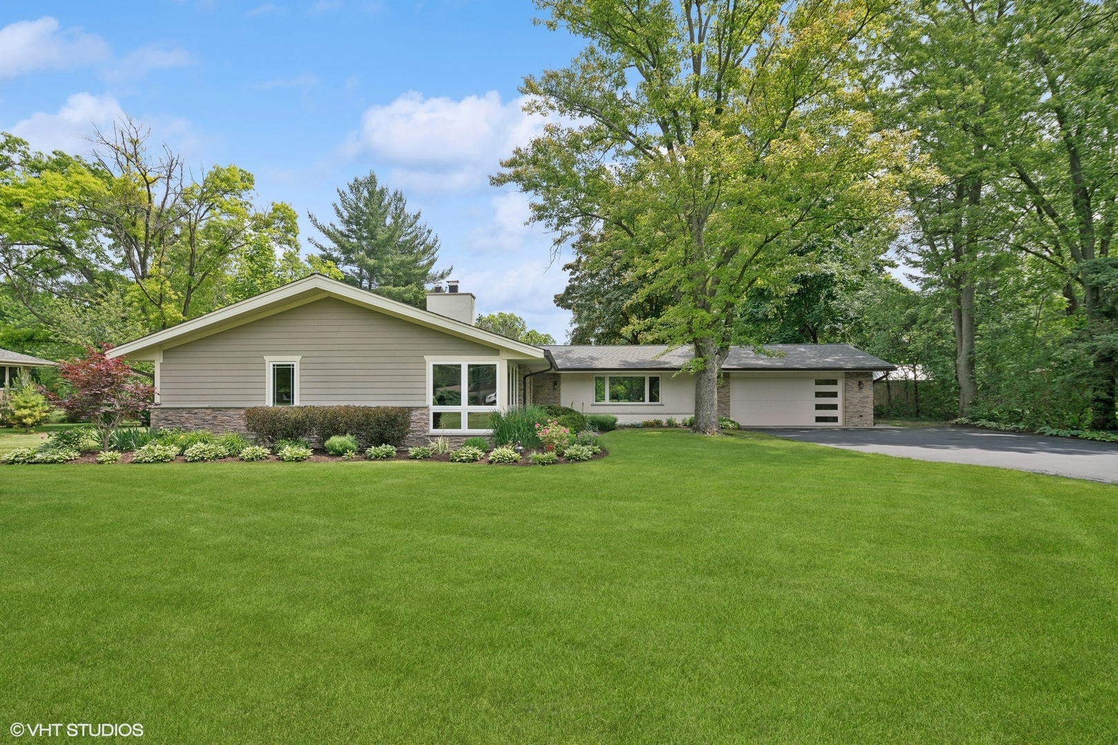 10S163 Clarendon Hills Road