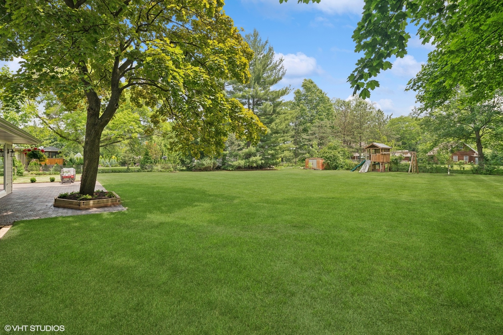 10S163 Clarendon Hills Road