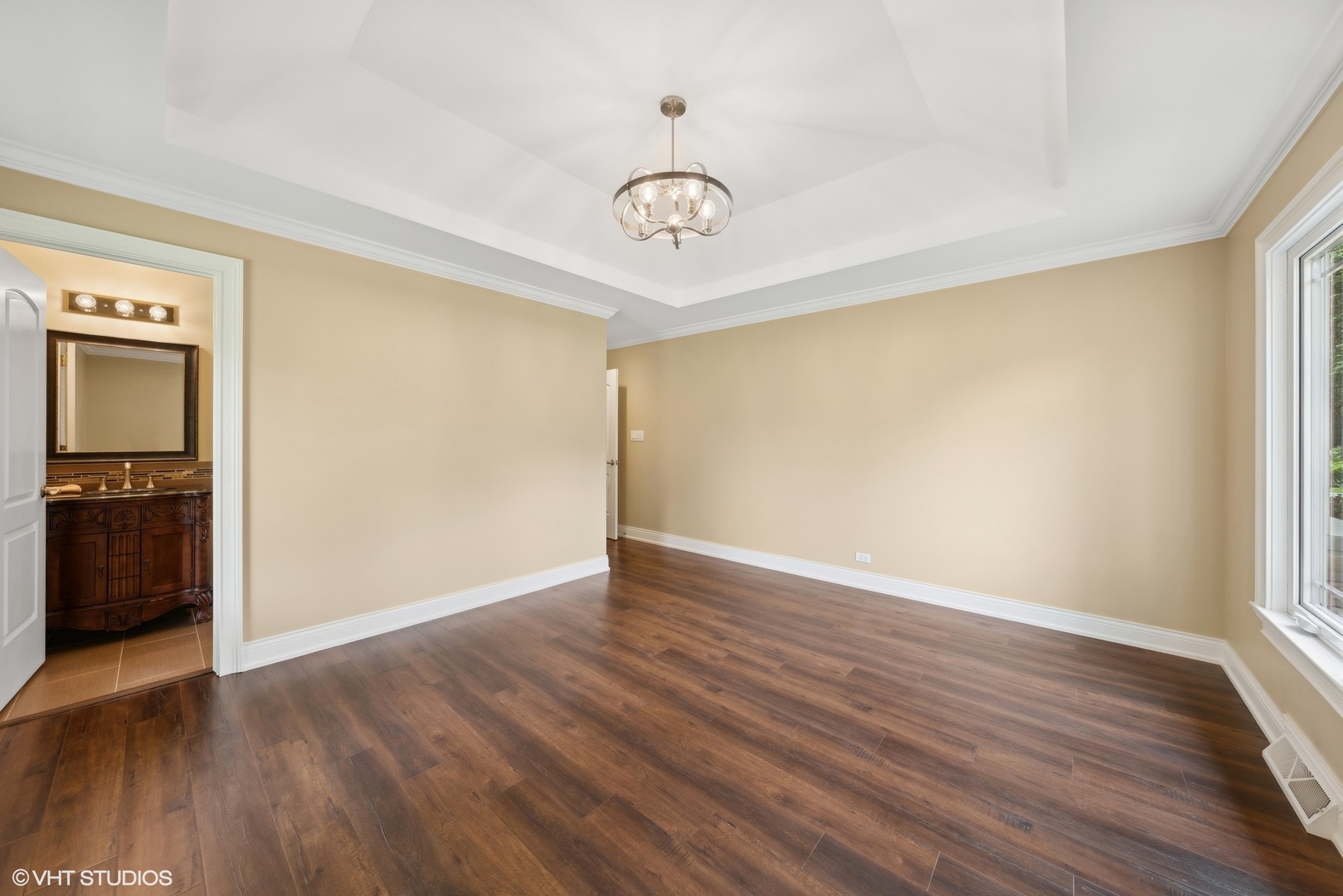 10S163 Clarendon Hills Road