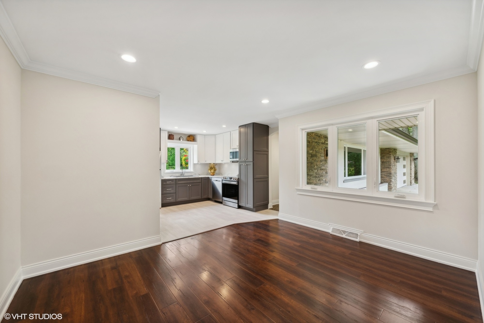10S163 Clarendon Hills Road