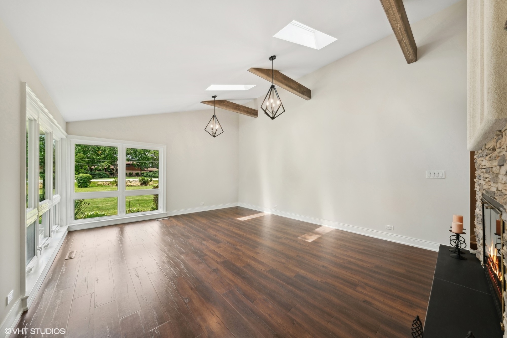 10S163 Clarendon Hills Road