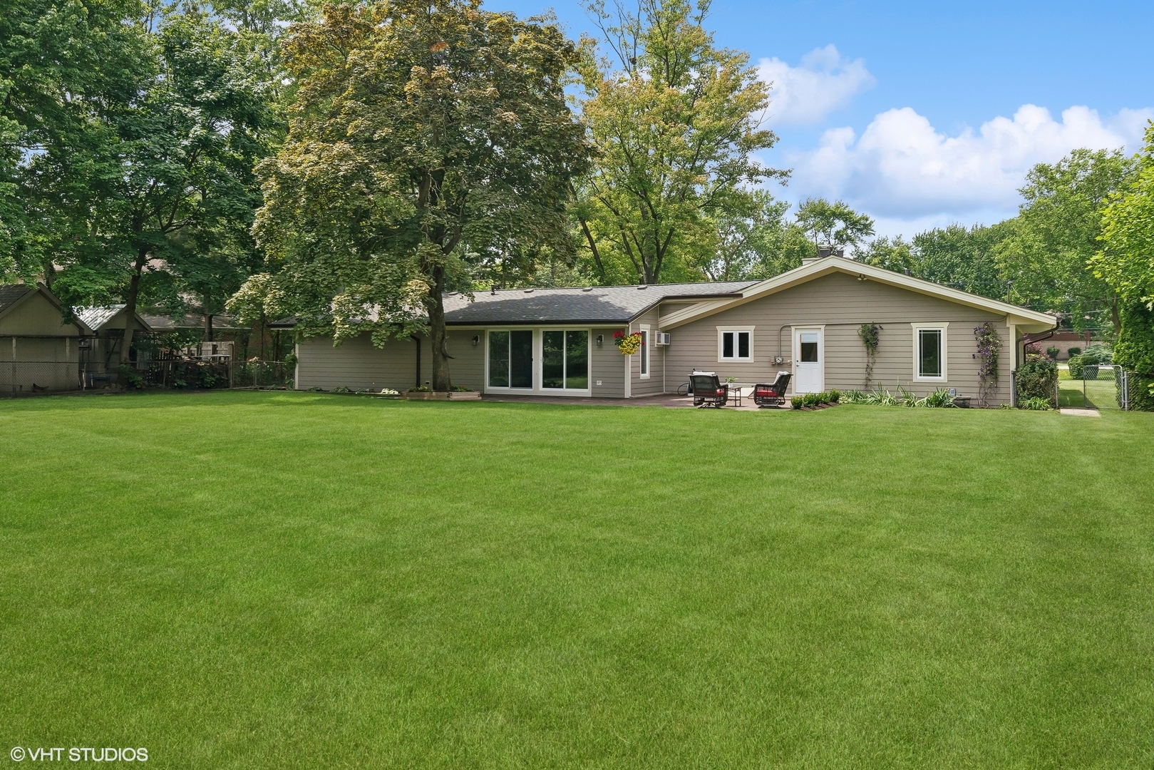 10S163 Clarendon Hills Road