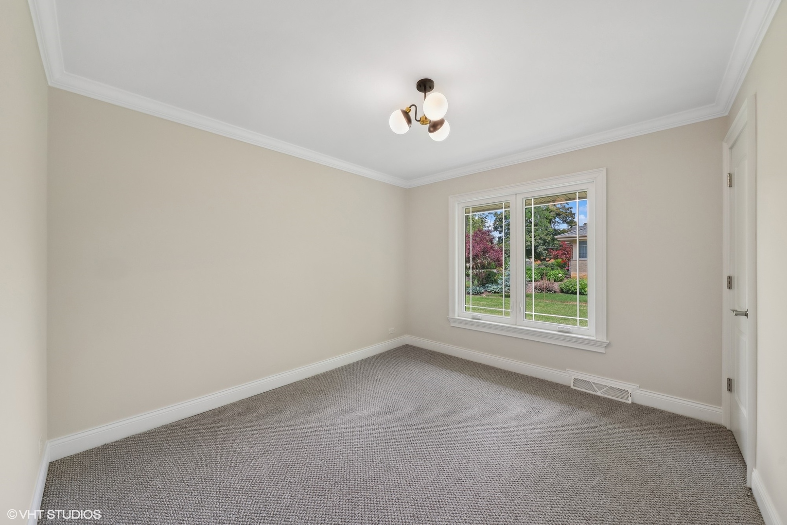10S163 Clarendon Hills Road