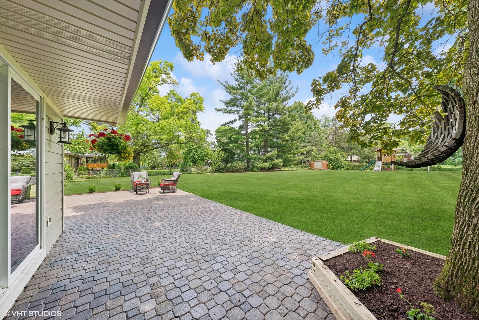 10S163 Clarendon Hills Road