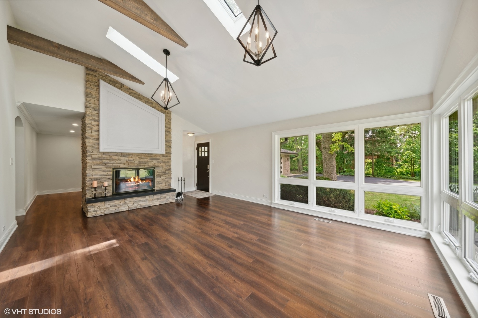 10S163 Clarendon Hills Road
