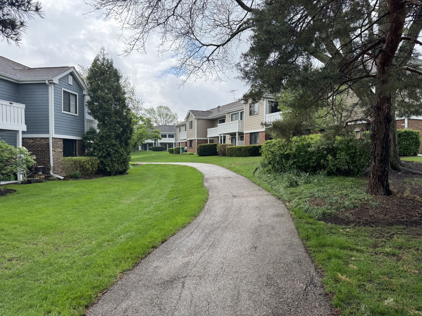 220 OAK KNOLL Court Unit: A2