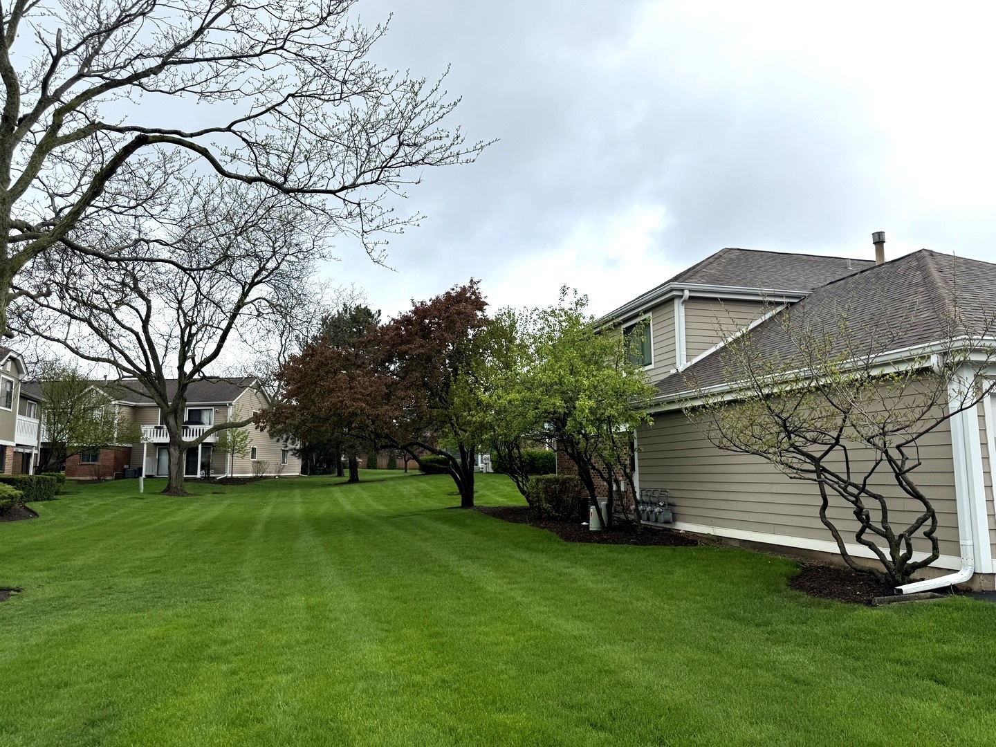 220 OAK KNOLL Court Unit: A2