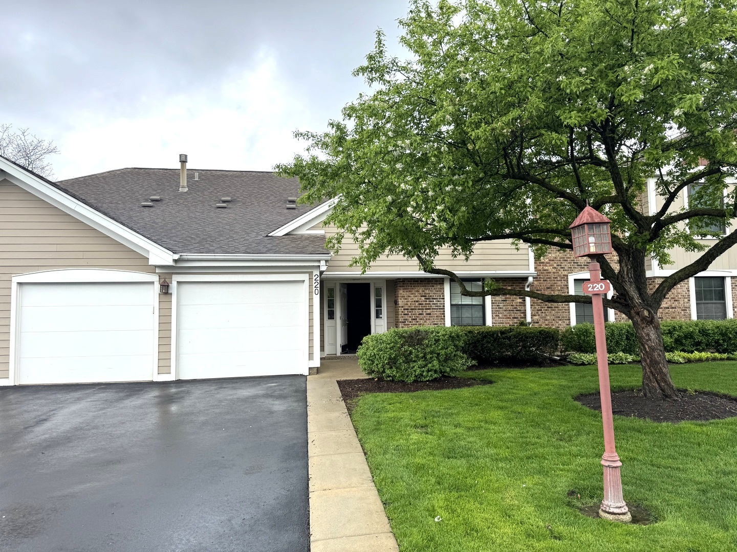 220 OAK KNOLL Court Unit: A2