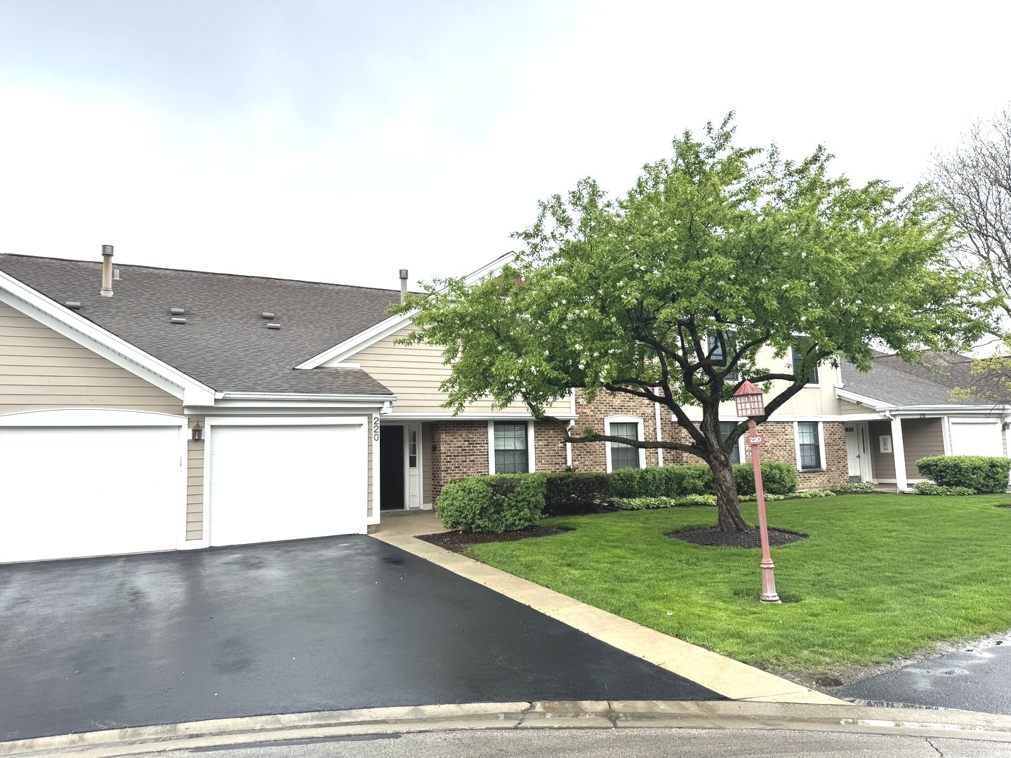 220 OAK KNOLL Court Unit: A2