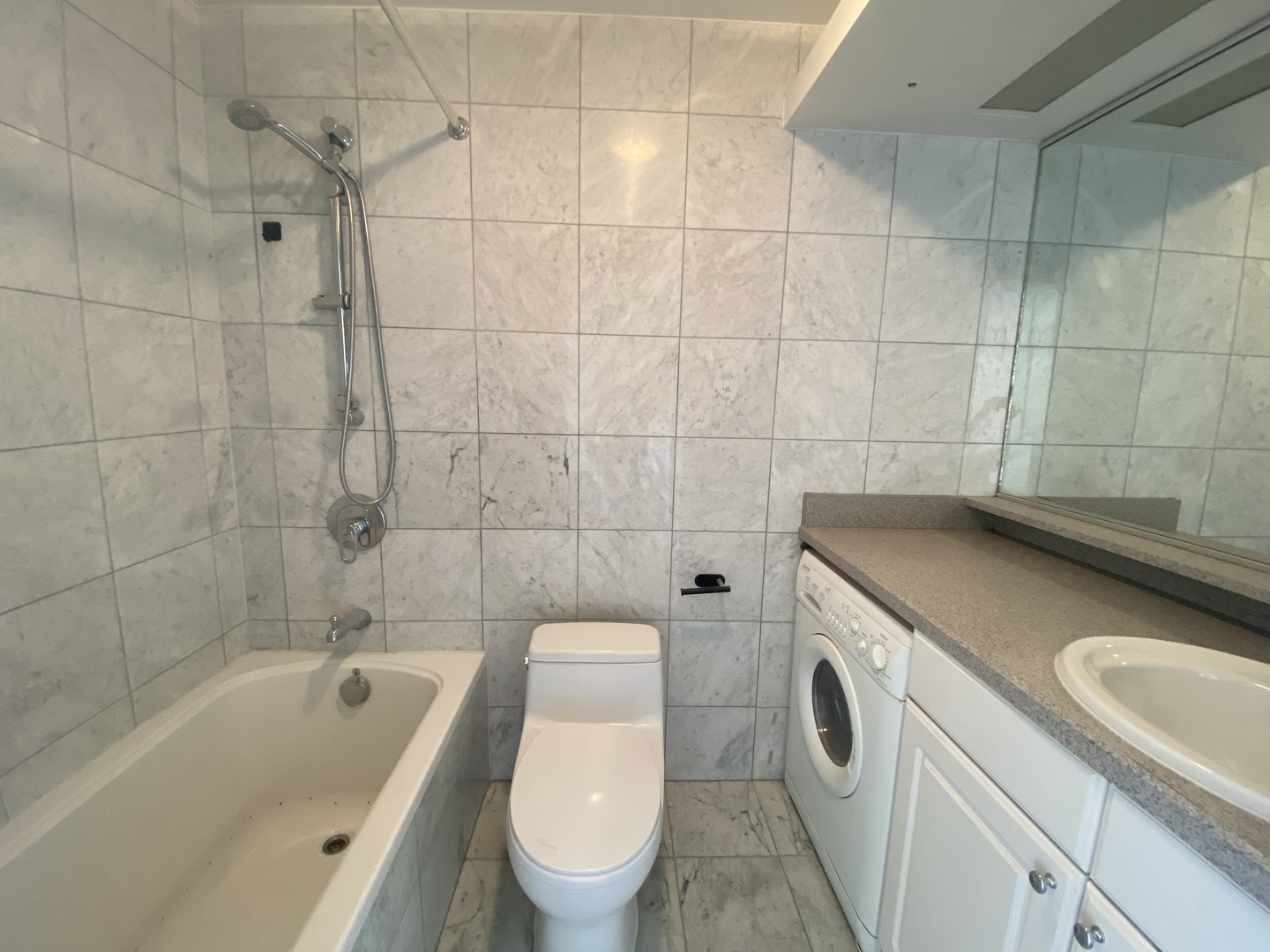 230 E Ontario Street Unit: 2304