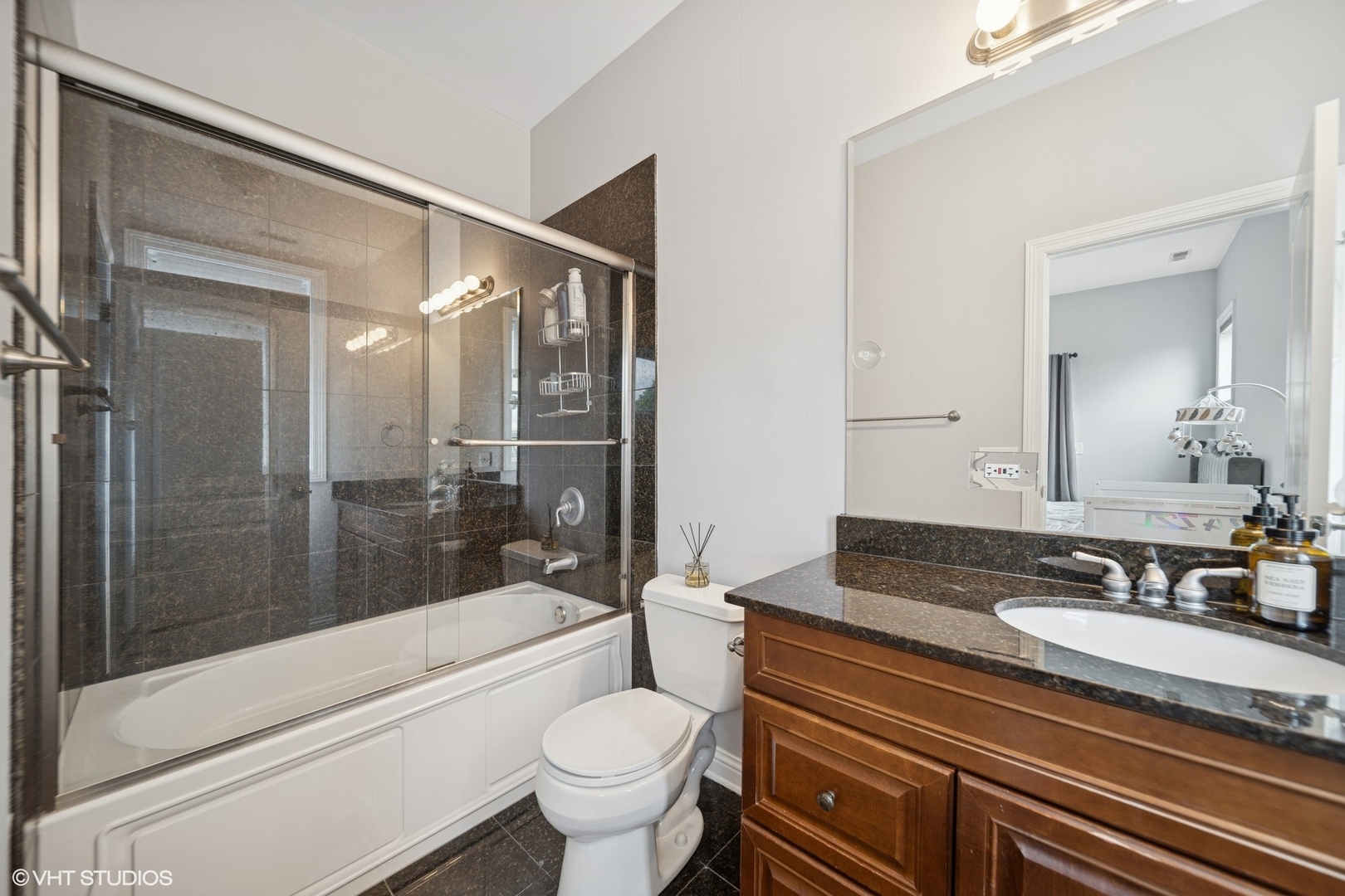 6065 N Ridge Avenue Unit: 3