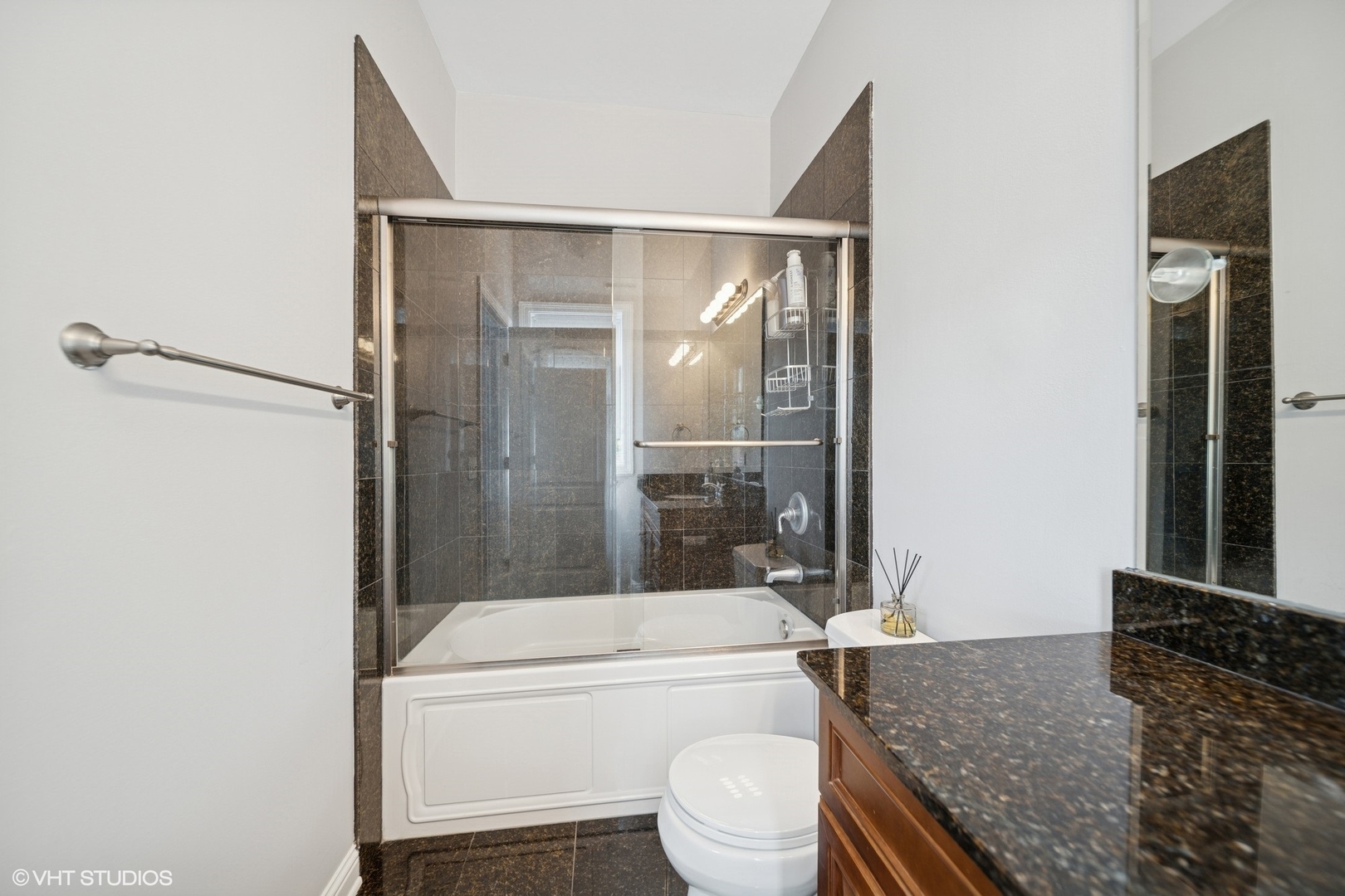 6065 N Ridge Avenue Unit: 3