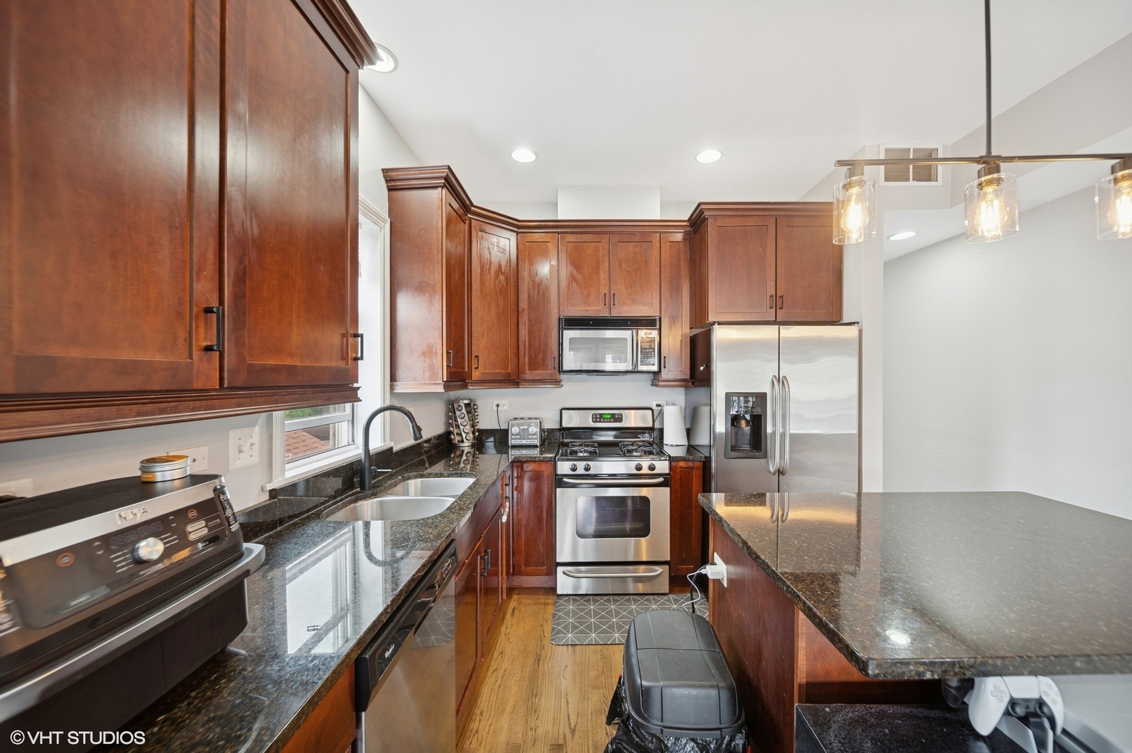 6065 N Ridge Avenue Unit: 3