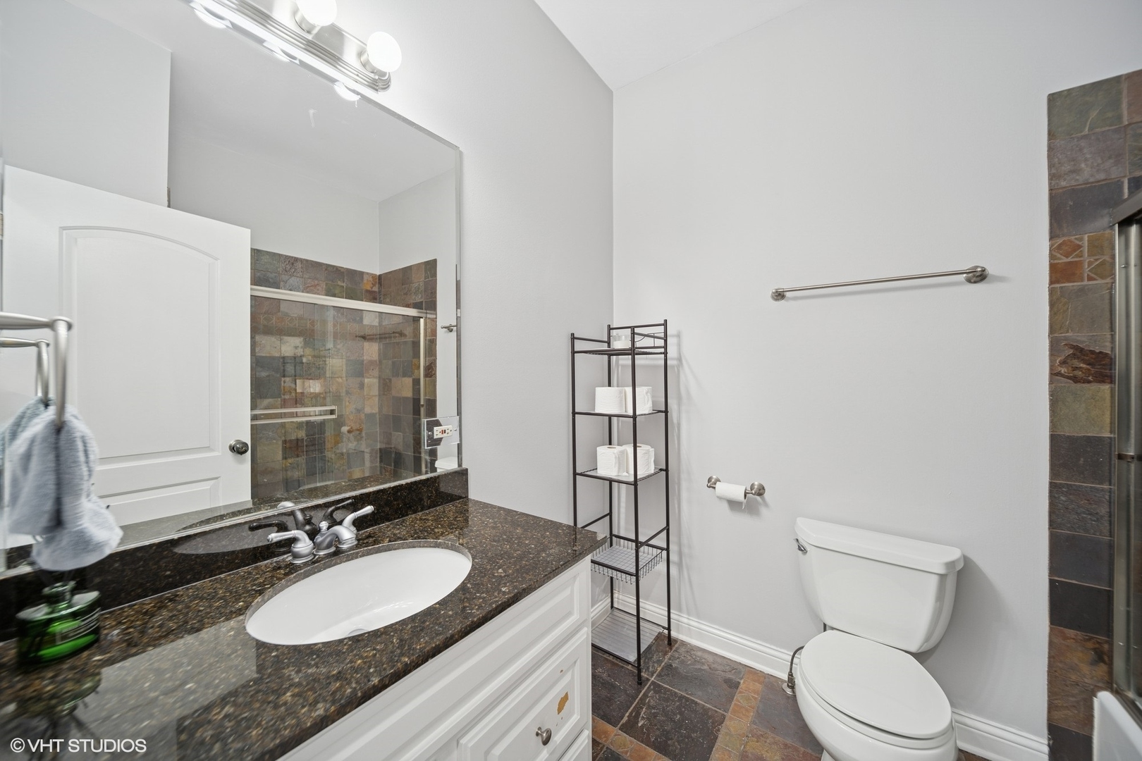6065 N Ridge Avenue Unit: 3