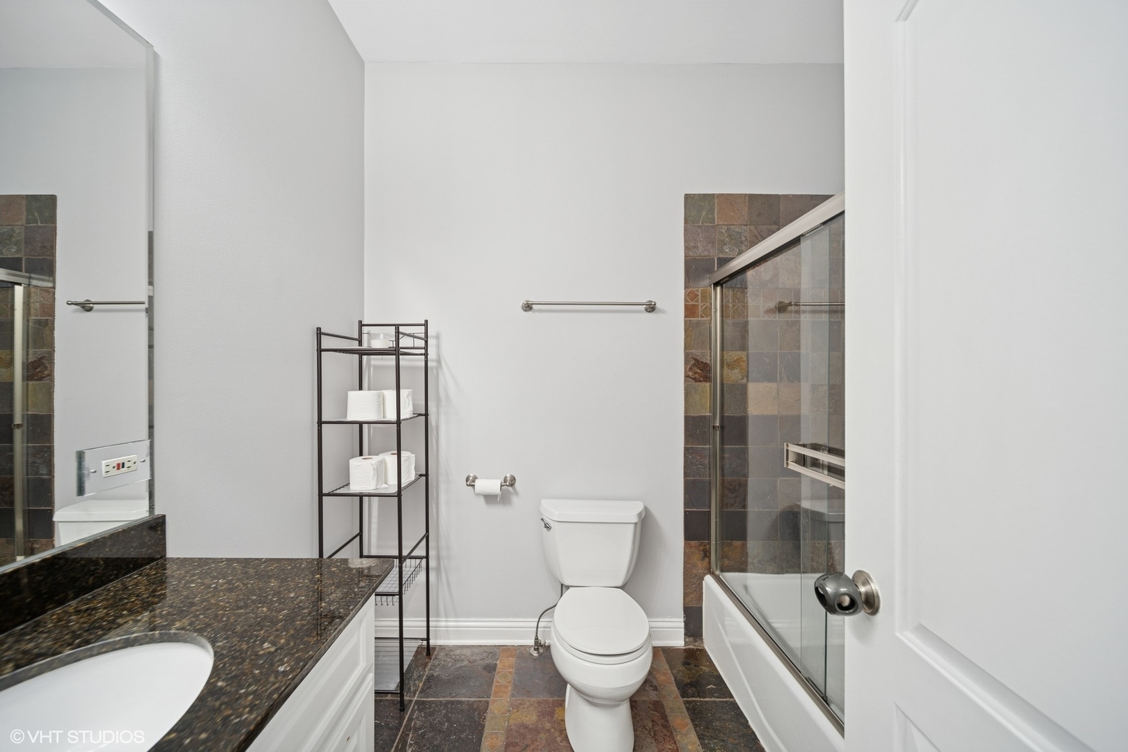 6065 N Ridge Avenue Unit: 3