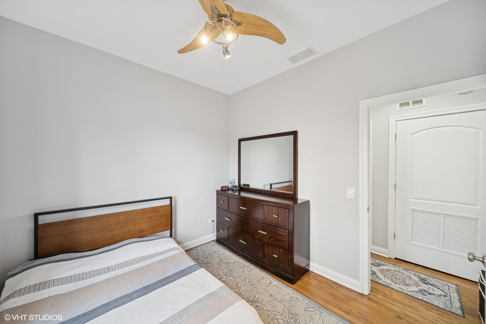 6065 N Ridge Avenue Unit: 3