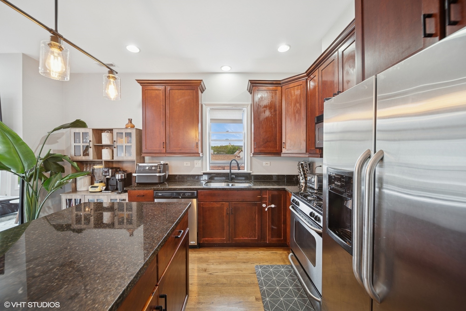 6065 N Ridge Avenue Unit: 3