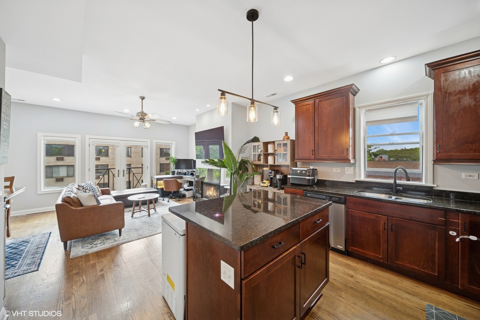 6065 N Ridge Avenue Unit: 3