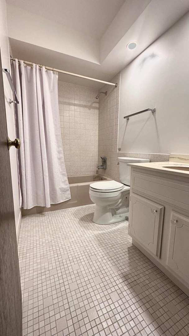 2500 Windsor Mall Unit: 2D