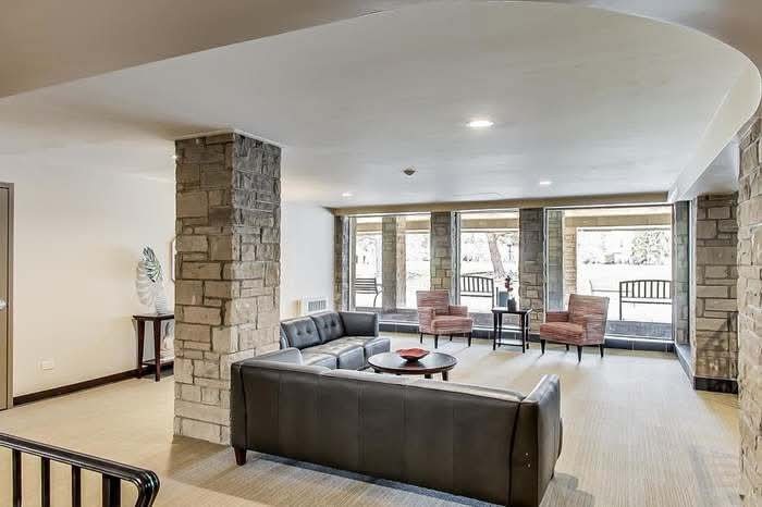 2500 Windsor Mall Unit: 2D