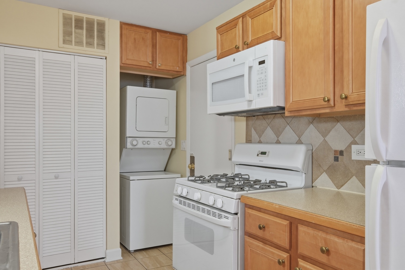 460 N Lake Shore Drive Unit: 460