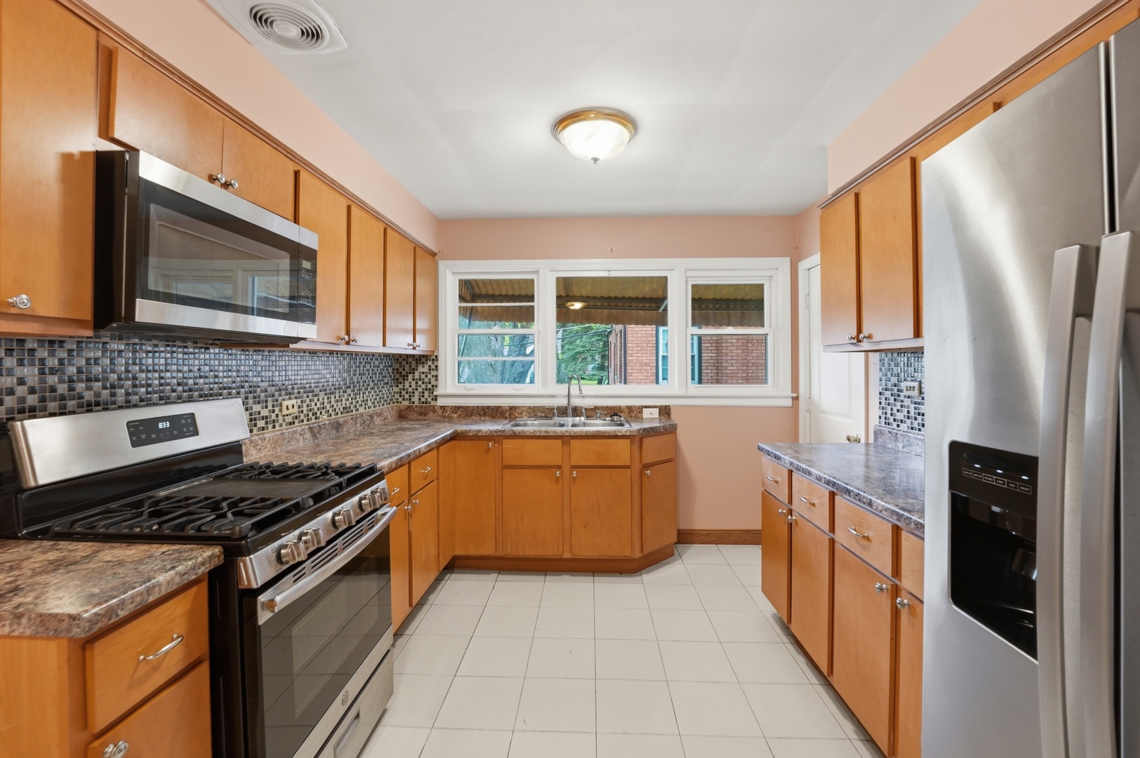 306 W Lonnquist Boulevard