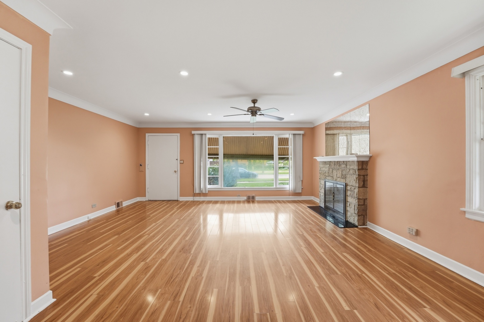 306 W Lonnquist Boulevard