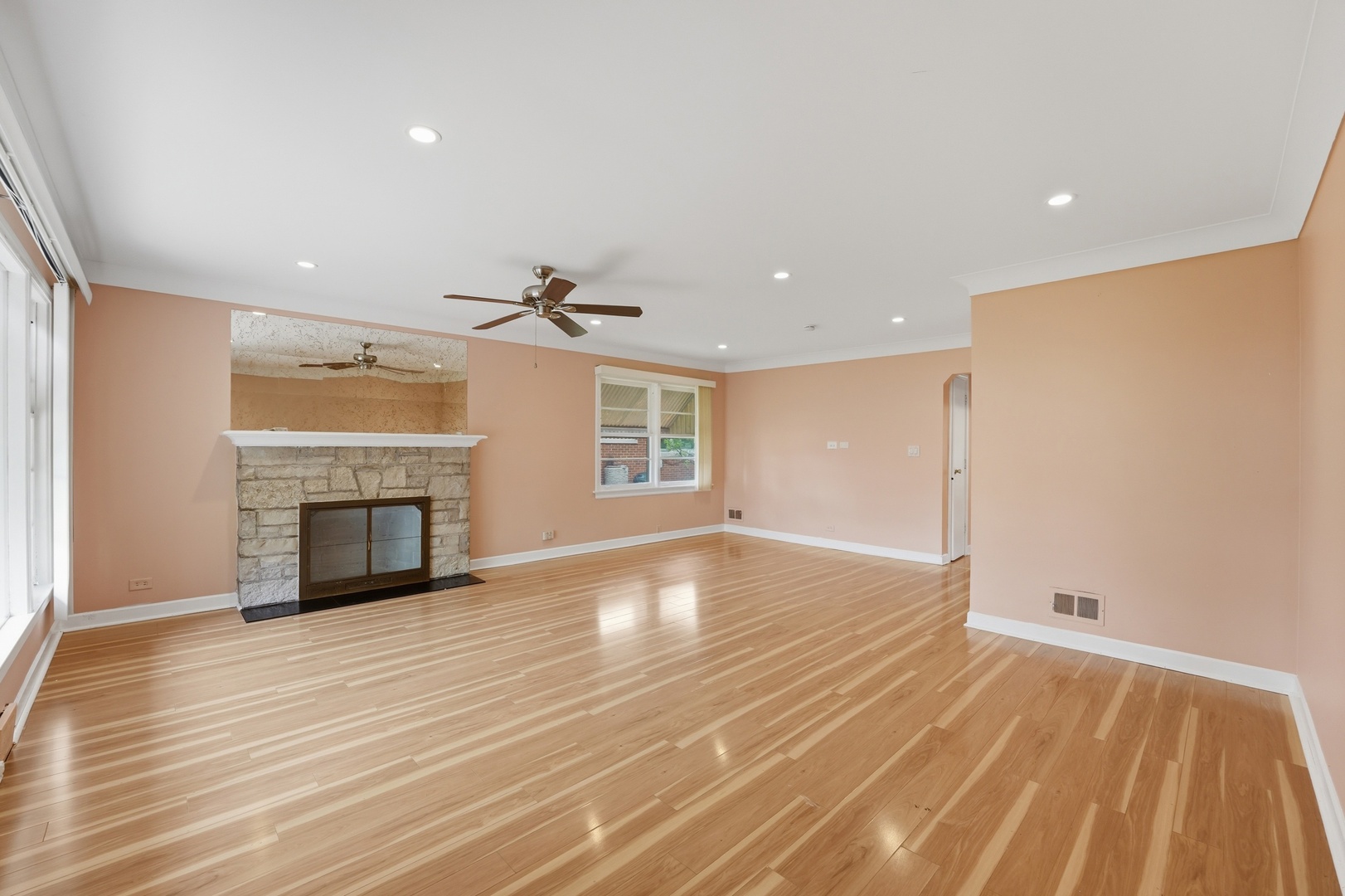 306 W Lonnquist Boulevard